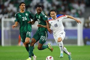 Phút thứ 65, Quốc Túc lại ném thêm một bàn nữa, 0 - 2 thua Oman.